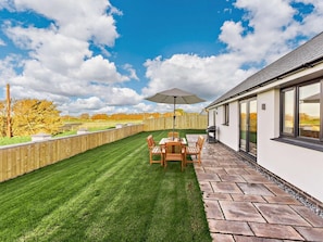 Outdoor dining - 3 Bed in Bideford (oc-90319) (Westward Ho!)