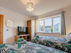 Travel cot, free WiFi, bed sheets - 3 Bed in Bideford (oc-90319) (Westward Ho!)