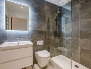 Bathroom - 3 Bed in Bideford (oc-90335) (Westward Ho!)