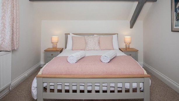 A bedroom with a bed, bedside lamps, a headboard, and a window. - 2 Bed in Brecon (oc-bn436) (Brecon)