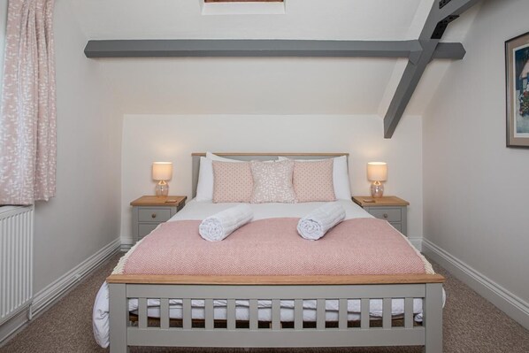 Iron/ironing board, travel crib, WiFi (free), bed sheets - 2 Bed in Brecon (oc-bn436) (Brecon)