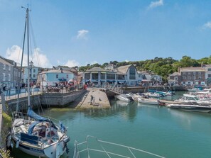 A harbor with boats docked, a pier, and buildings with shops and cafes. - 2 Bed in Padstow (oc-88178) (Padstow)