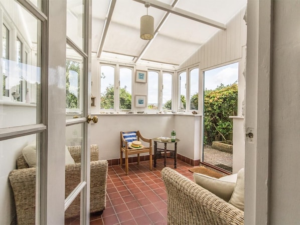 TV, fireplace - 3 Bed in Bridport (oc-dc155) (Charmouth)