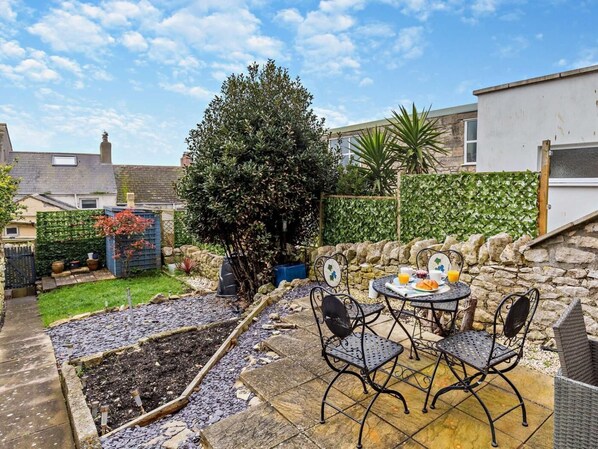 Outdoor dining - 3 Bed in Portland (oc-94623) (Portland)