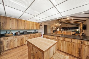 Interior - Charming Cabin Retreat in the High Country (Seven Devils)