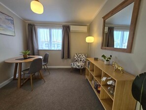 Superior Suite, Patio | Dining - Gardner Court Motel (Napier)