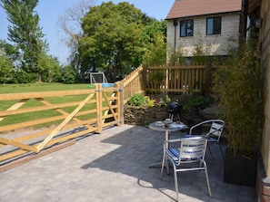 Outdoor dining - 1 Bed in Gloucester (oc-oldbn) (Upton Saint Leonards)