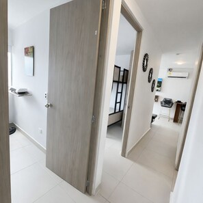 Interior - Modern apartment, 5 minutes from the beach and 10 minutes from the historic center, with an excellent view. (Cartagena de Indias)