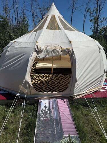 High End Glamping Tent! Amazing Mountain Scenery! Kananaskis country! Privacy!