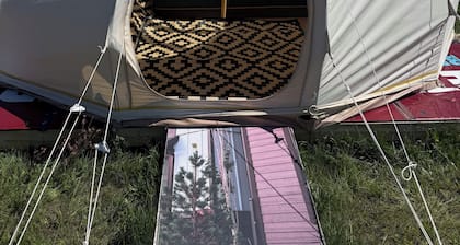 High End Glamping Tent! Amazing Mountain Scenery! Kananaskis country! Privacy!