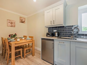 Microwave, oven, dishwasher, high chair - 2 Bed in Wadebridge (oc-tvang) (Saint Minver)