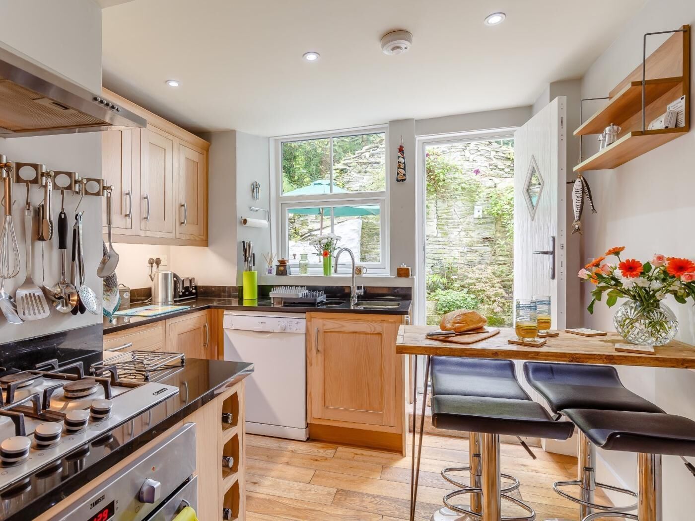 Microwave, oven, dishwasher, cookware/dishes/utensils