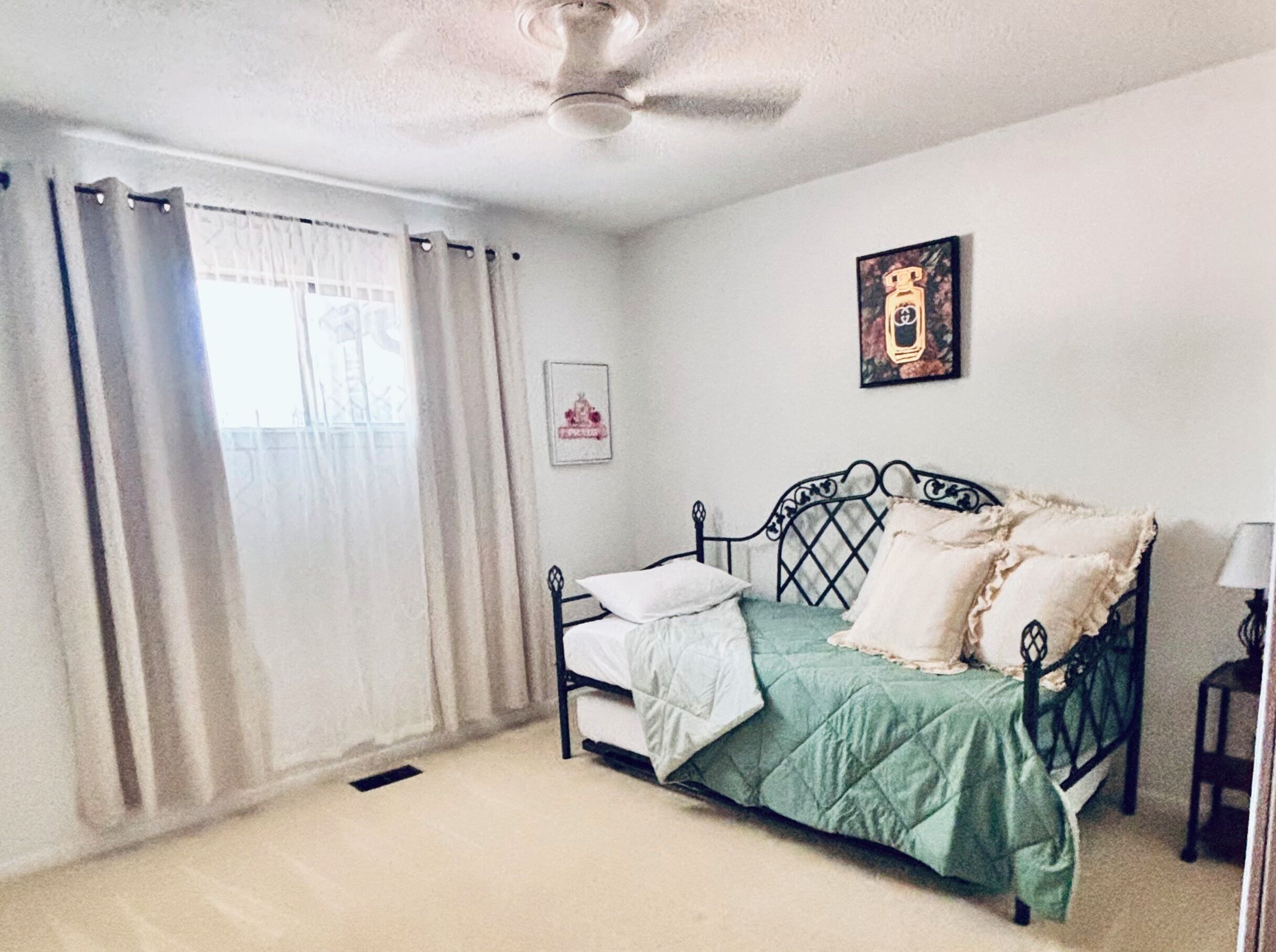 3 bedrooms, WiFi (free), bed sheets