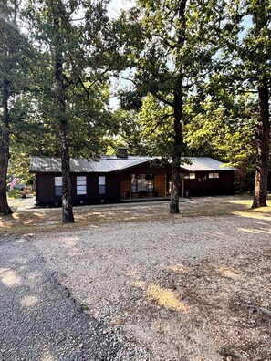 Exterior -  Cozy 3-Bedroom Home West of Paragould - Close to State Parks, Duck Hunting, CRC (Paragould)