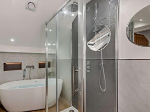 Bathroom - 4 Bed in Coniston (oc-94705) (Coniston)