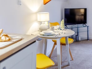 Dining - 2 Bed in Brixham (oc-80560) (Brixham)