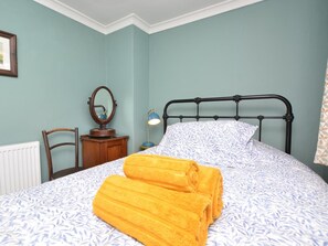 A bedroom with a bed, a nightstand, a chair, a radiator, and a mirror. - 2 Bed in Boston (oc-90123) (Boston)