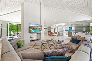 Interior - Martini Modern - Bold Design, Poolside Fun, Spa, Fire Pit & Views (Palm Springs)