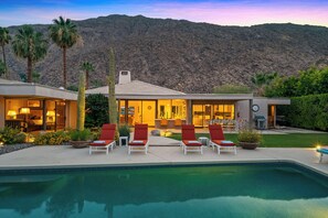 Pool - Martini Modern - Bold Design, Poolside Fun, Spa, Fire Pit & Views (Palm Springs)