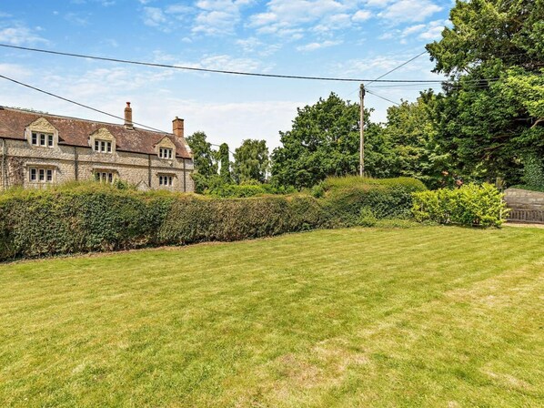 Property grounds - 3 Bed in Buckingham (oc-94701) (Finmere)