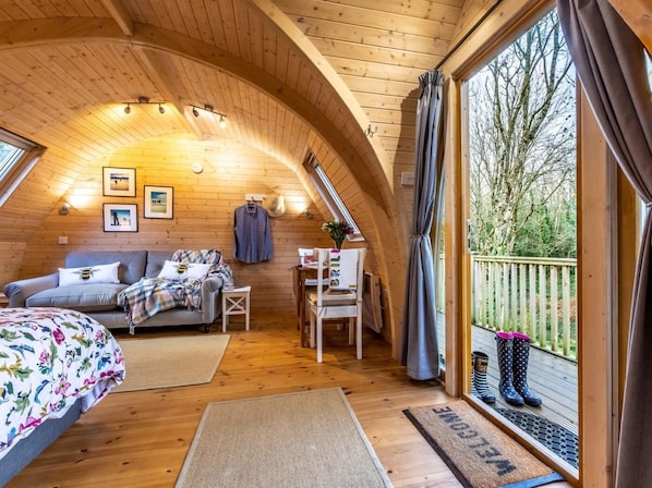 Travel cot, free WiFi, bed sheets - 1 Bed in Padstow (oc-77748) (Padstow)