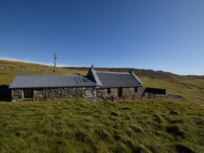Exterior - 1 Bed in Shetland (oc-75417) (Uyeasound)
