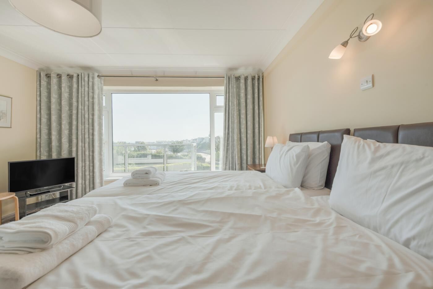 2 bedrooms, WiFi (free), bed sheets