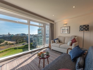 TV - 2 Bed in Tenby (oc-91420) (Tenby)