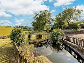 Property grounds - 2 Bed in Barnstaple (oc-92362) (Marwood)