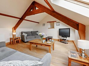 Living area - 2 Bed in Barnstaple (oc-92362) (Marwood)