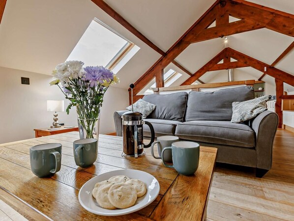 Living area - 2 Bed in Barnstaple (oc-92362) (Marwood)