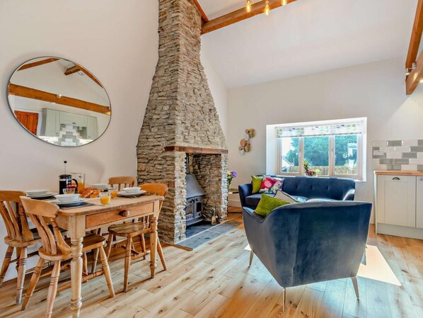 Fireplace - 2 Bed in Barnstaple (oc-92364) (Marwood)