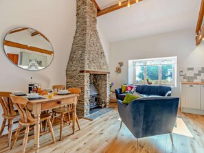 Living area - 2 Bed in Barnstaple (oc-92364) (Marwood)