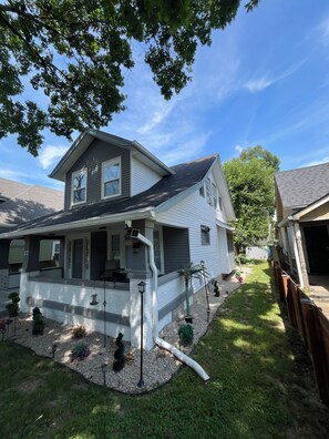 Exterior - Cozy Modern 3-Bedroom Home Minutes from Downtown Indy (Indianapolis)