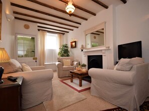 Living area - 3 Bed in Bideford (oc-captr) (Appledore)