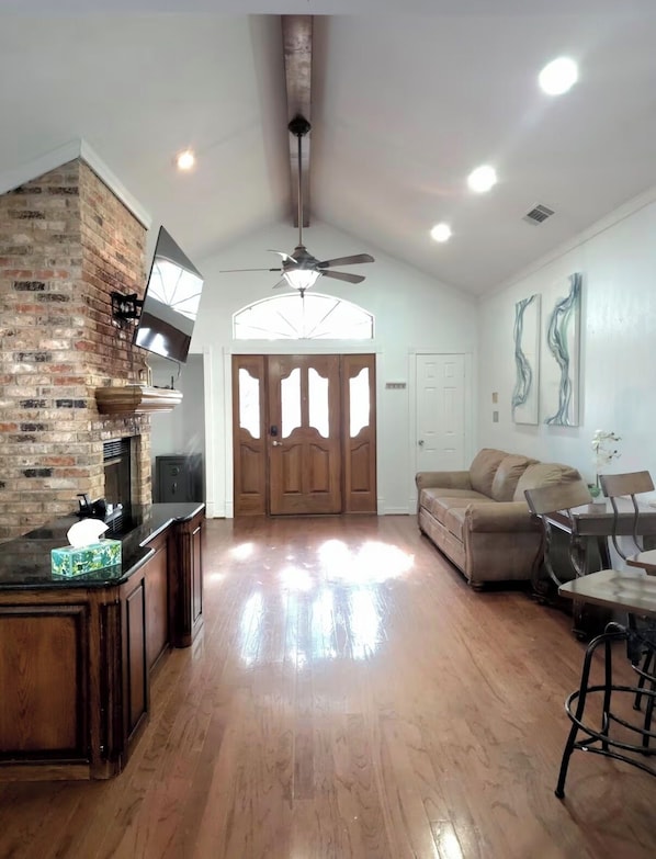 Living area - Casita #2 Six Flags,AT&T Stadium (Grand Prairie)