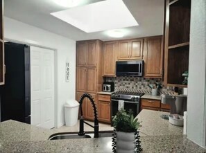 Private kitchen - Casita #2 Six Flags,AT&T Stadium (Grand Prairie)