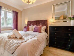 3 bedrooms, travel cot, free WiFi, bed sheets - 3 Bed in Plymouth (oc-45208) (Plymouth)