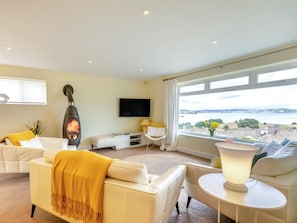 TV, fireplace - 4 Bed in Paignton (oc-56920) (Paignton)