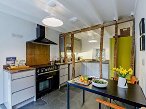 Oven, dishwasher, high chair, cookware/dishes/utensils - 3 Bed in Rhayader (oc-42759) (Rhayader)