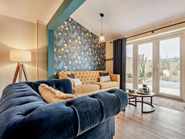 TV, fireplace - 1 Bed in Fordingbridge (oc-88364) (Godshill)