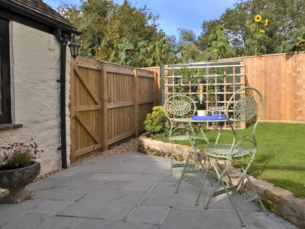 Outdoor dining - 1 Bed in Sturminster Newton (oc-29117) (Hazelbury Bryan)