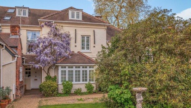 A two-story house with a garden, a white door, and a window with white frames. - 4 Bed in Lyndhurst (oc-nfl57) (Lyndhurst)