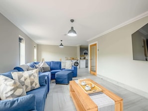 Living area - 3 Bed in Alexandria (oc-88754) (Balloch)