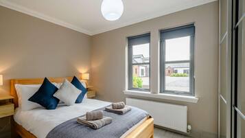 3 bedrooms, travel cot, free WiFi, bed sheets