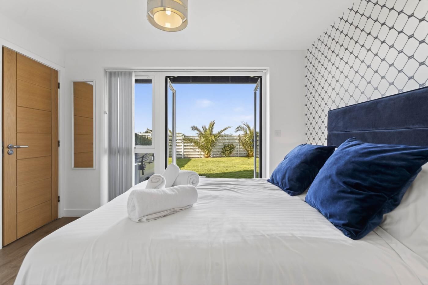 4 bedrooms, travel crib, WiFi (free), bed sheets