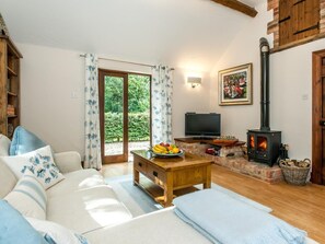 TV, fireplace - 1 Bed in North Gorley (oc-nfl59) (Ellingham, Harbridge and Ibsley)