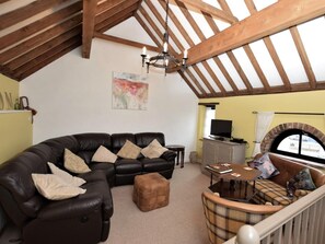 Living area - 2 Bed in Holt (oc-73335) (Holt)