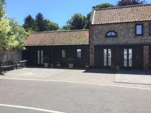 Exterior - 2 Bed in Holt (oc-73335) (Holt)