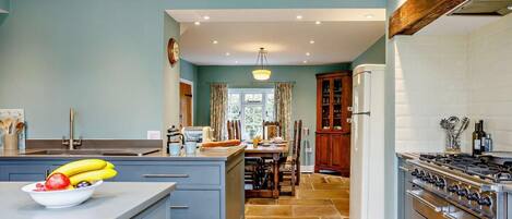 Dishwasher, cookware/dishes/utensils